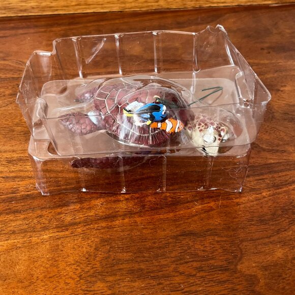 Hallmark Keepsake Ornament Finding Nemo "Sweeeeet Friendship" Disney Pixar 2005 - Picture 8 of 14